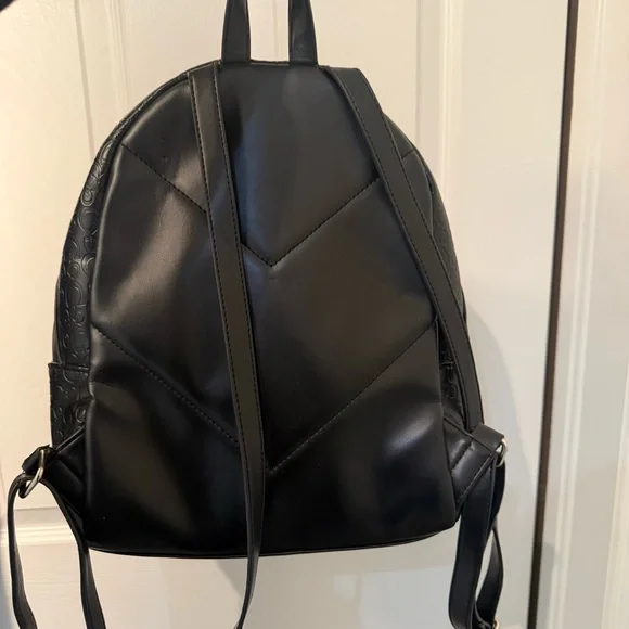 GUESS backpack - Picture 2 of 5